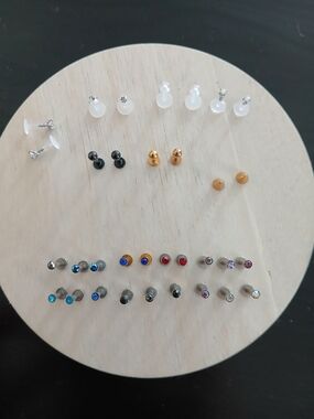 Set Of Labret Perçings , Different Sizes And Colors.